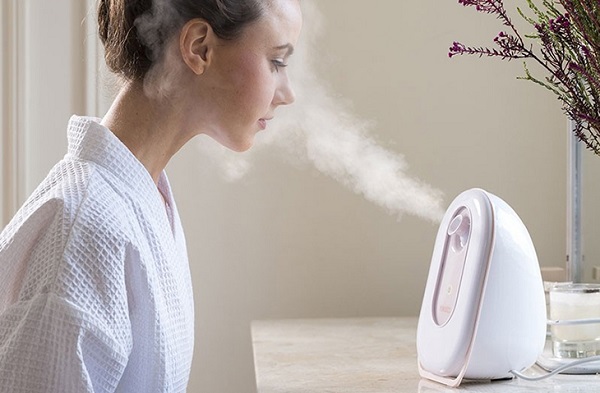 Xông hơi thải độc da mặt tại nhà giúp làm sạch thoáng lỗ chân lông, hỗ trợ trị mụn, thúc đẩy quá trình luân chuyển của các mao mạch dưới da giúp da săn chắc khỏe mạnh hơn